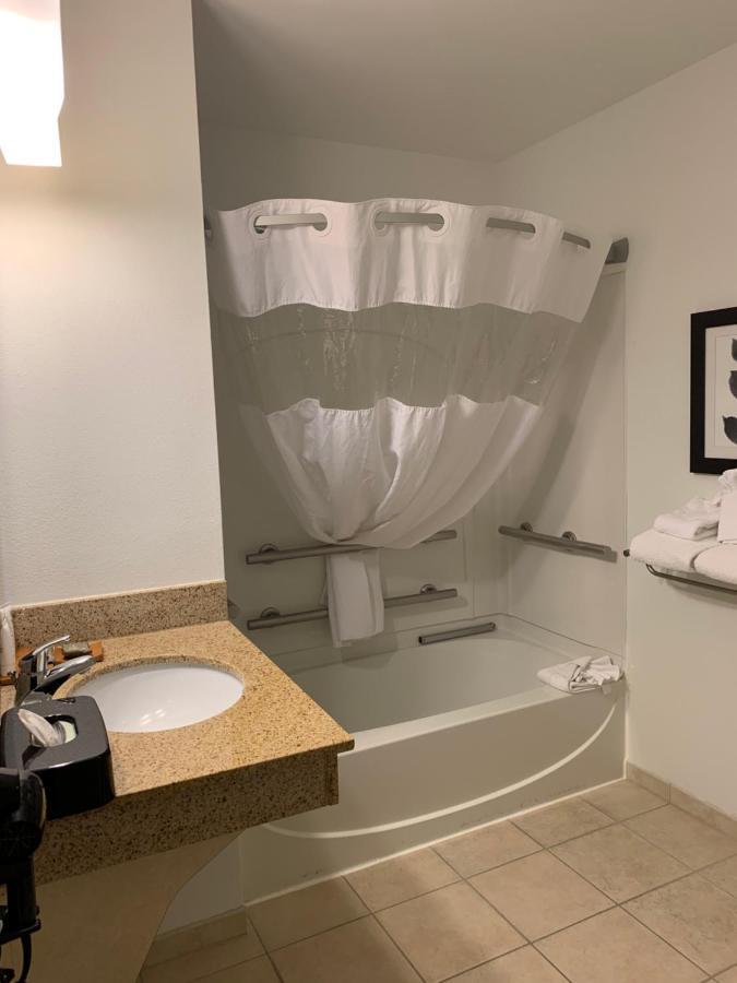 Country Inn & Suites By Radisson, Madison West, Wi Мидлтон Экстерьер фото